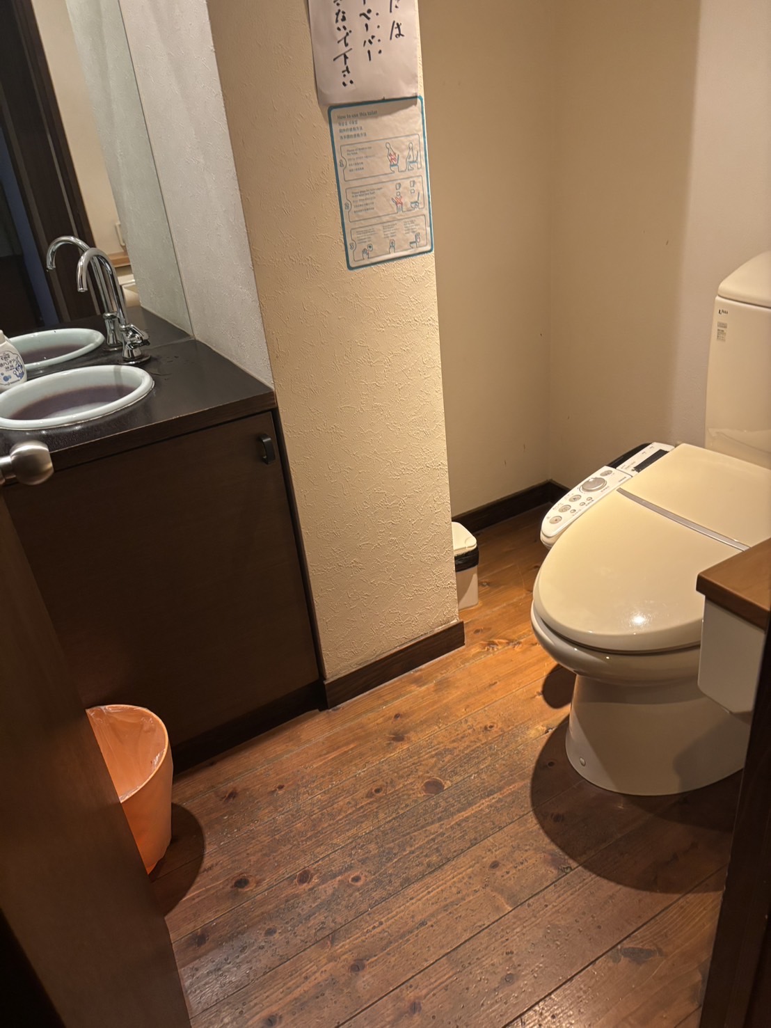 女性用トイレです