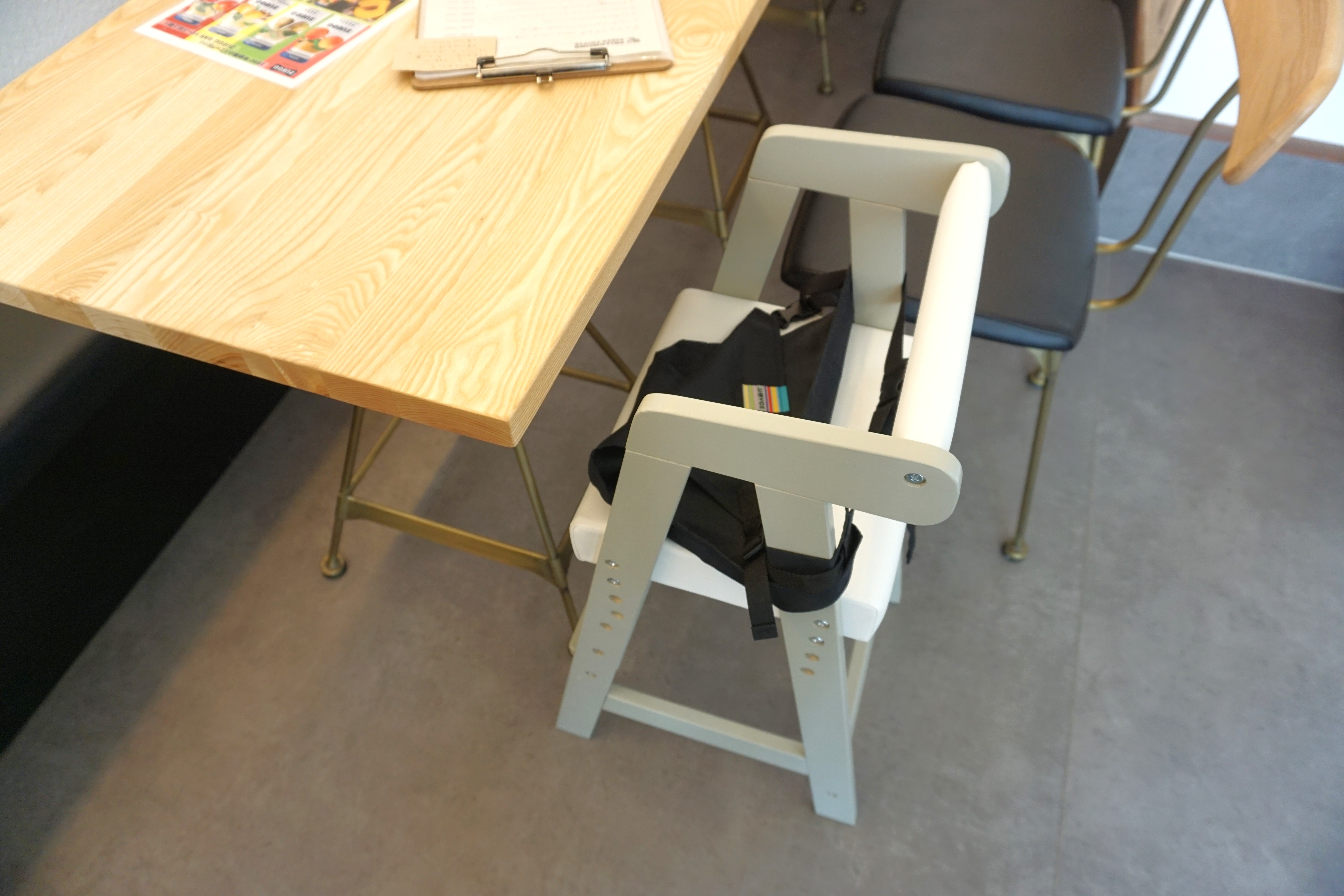 テーブル用お子さま椅子あります