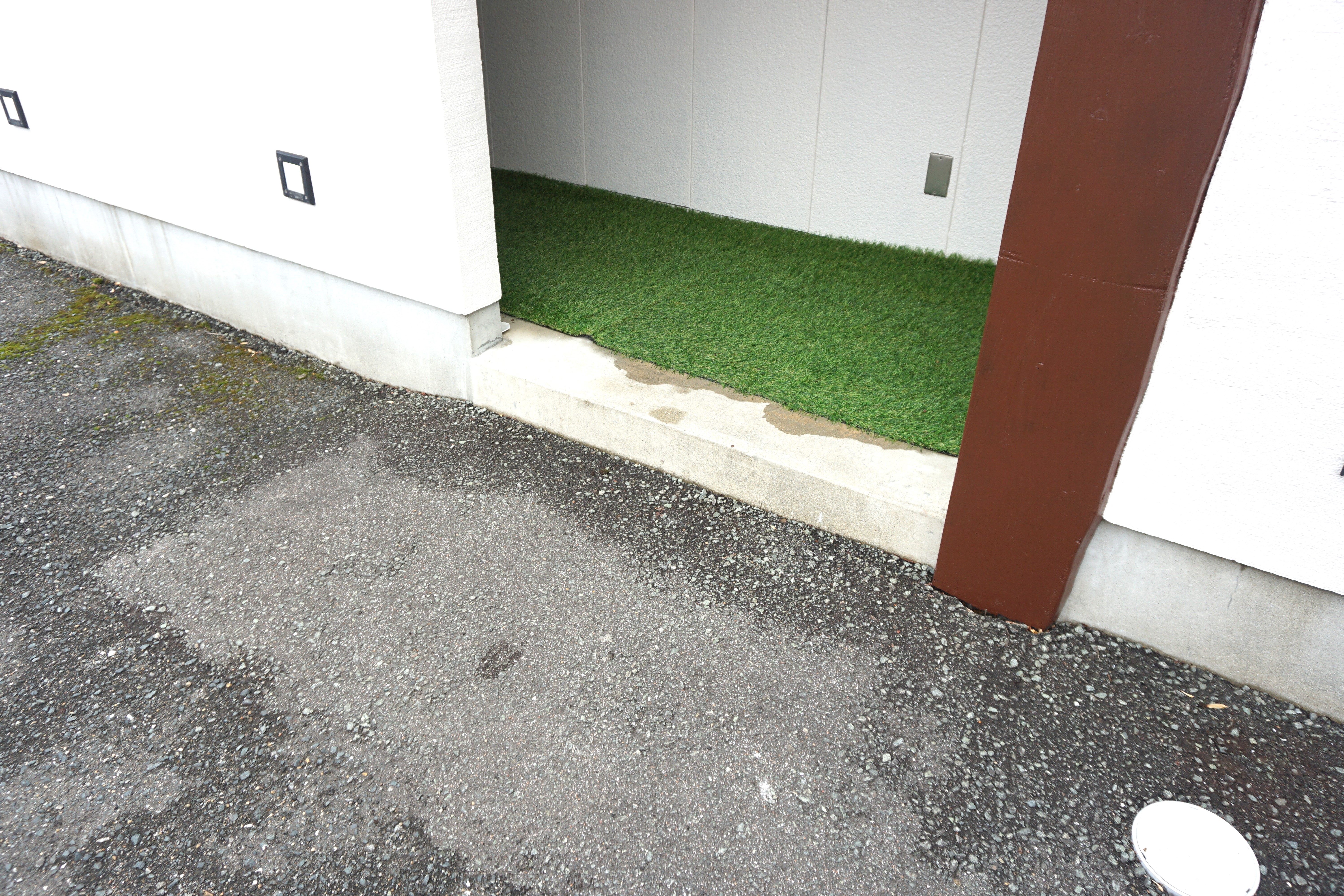 店舗へは12センチの段差があります