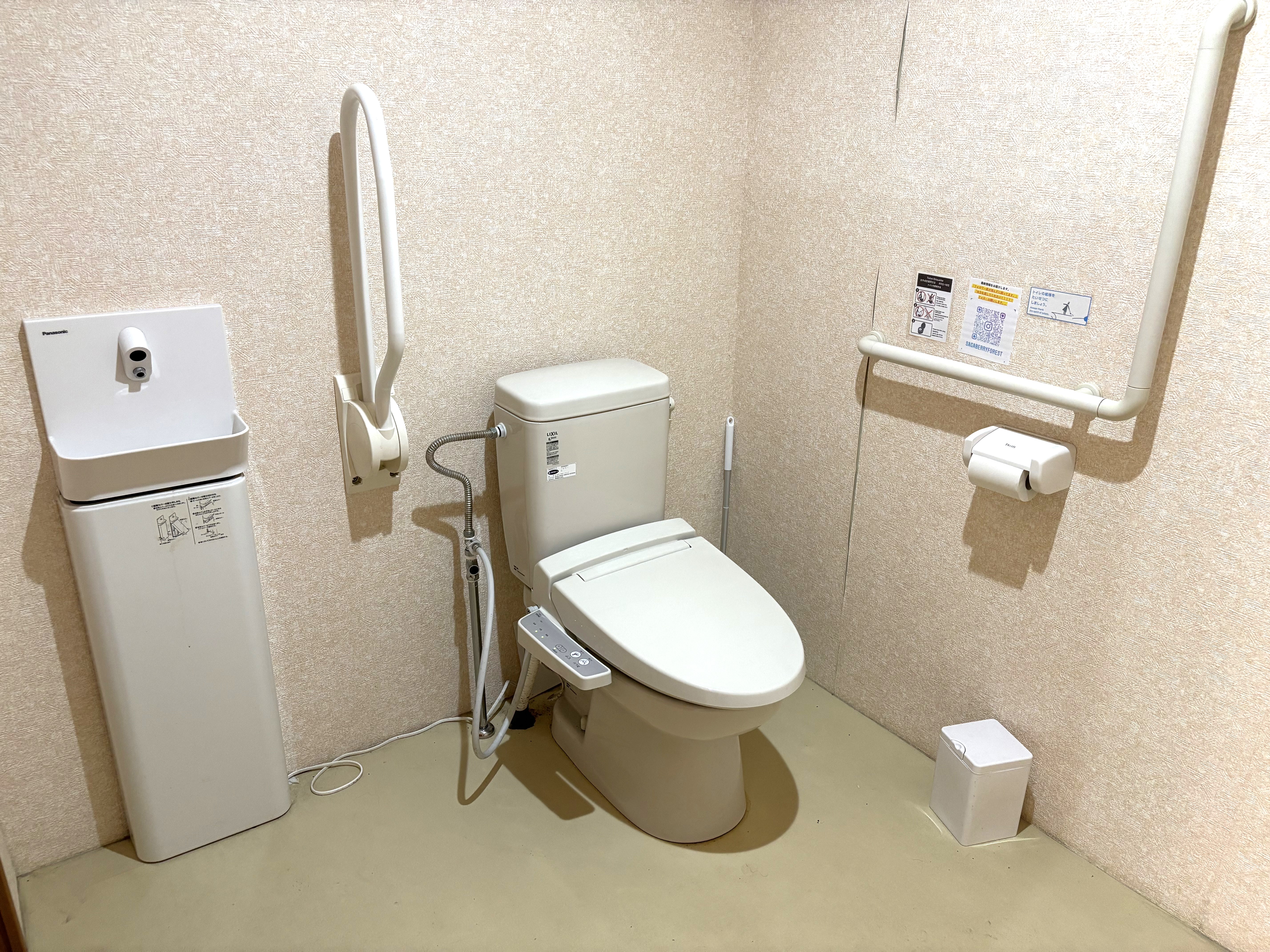 車いす対応トイレ