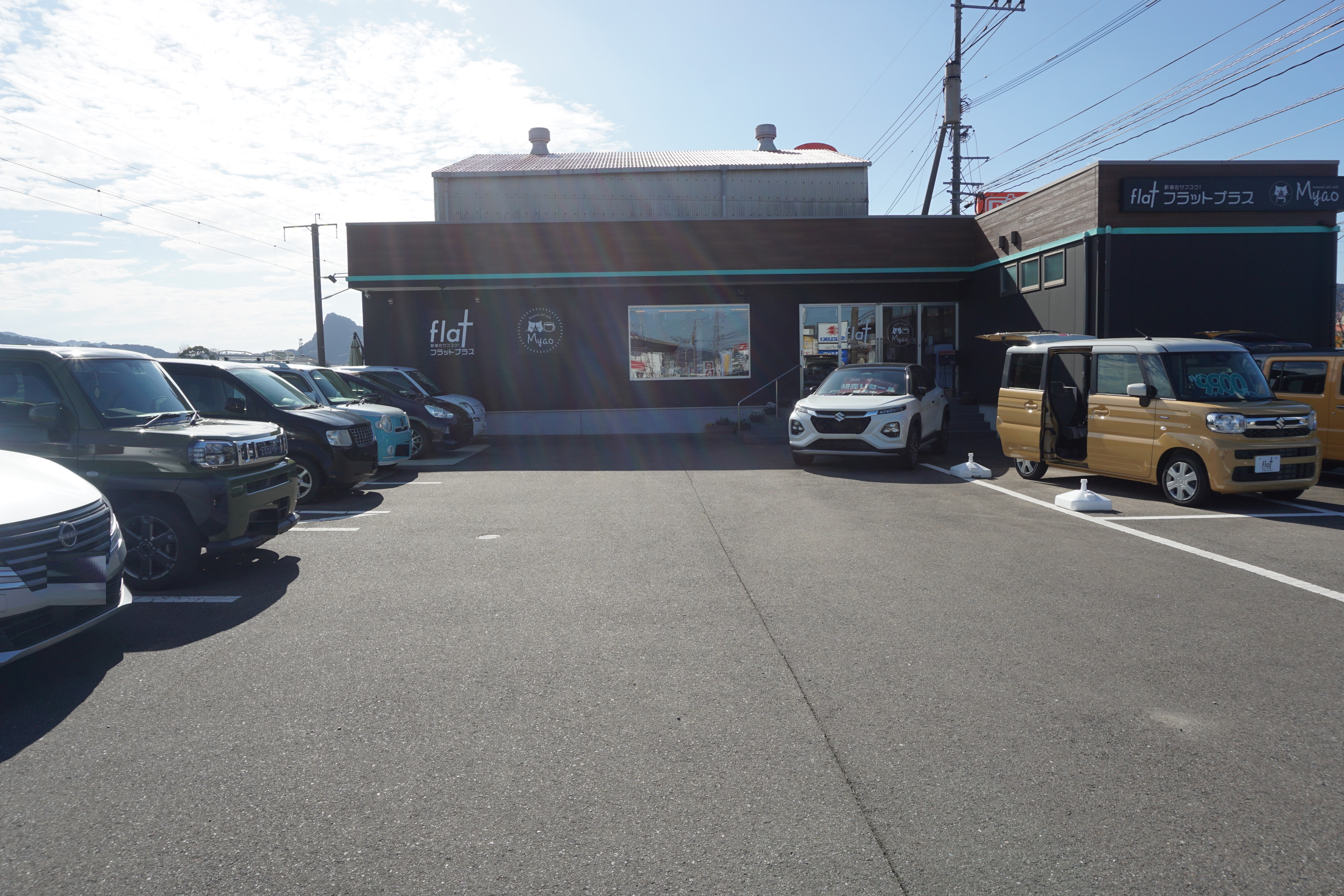 駐車場から店舗への通路