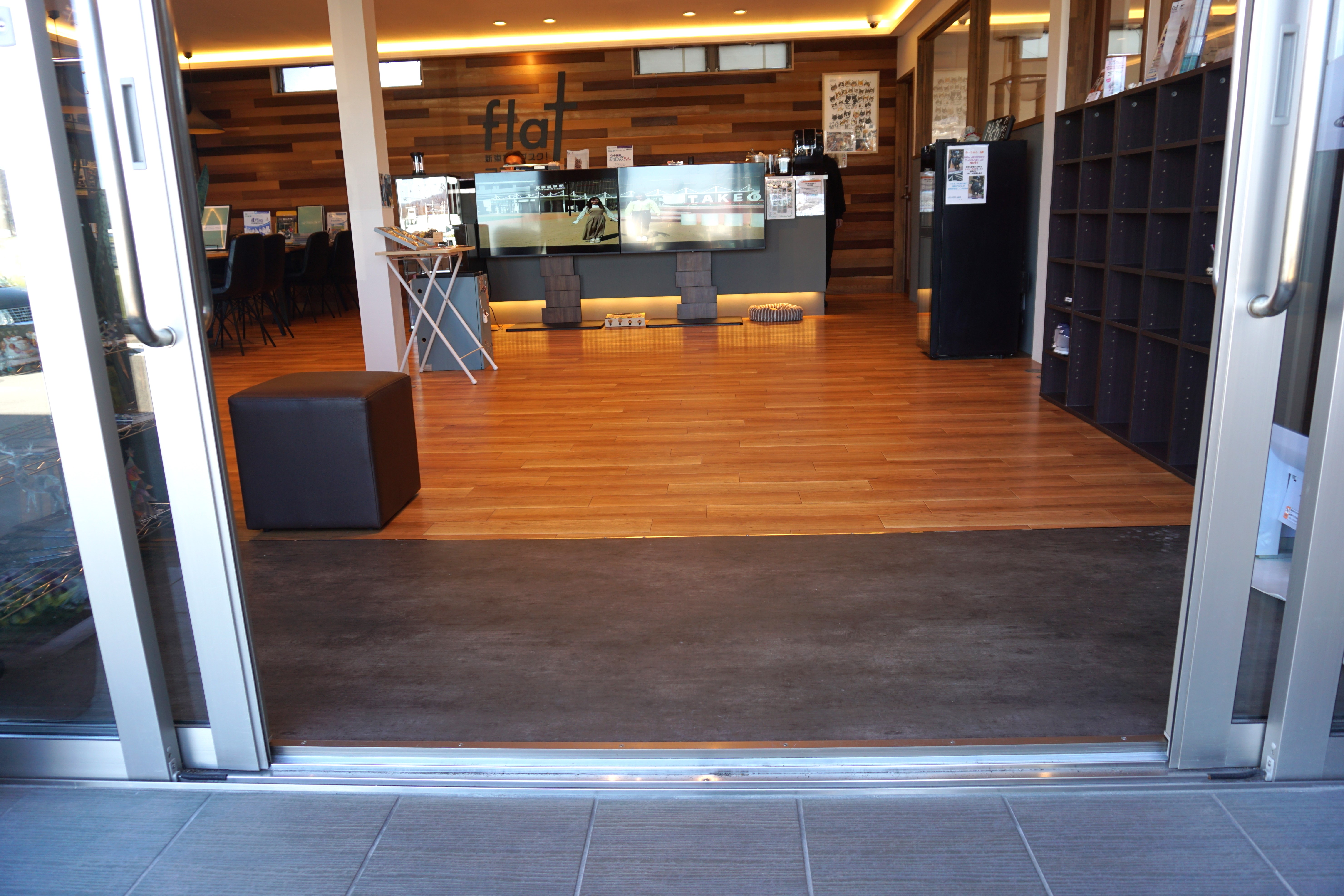 手動の引き戸です