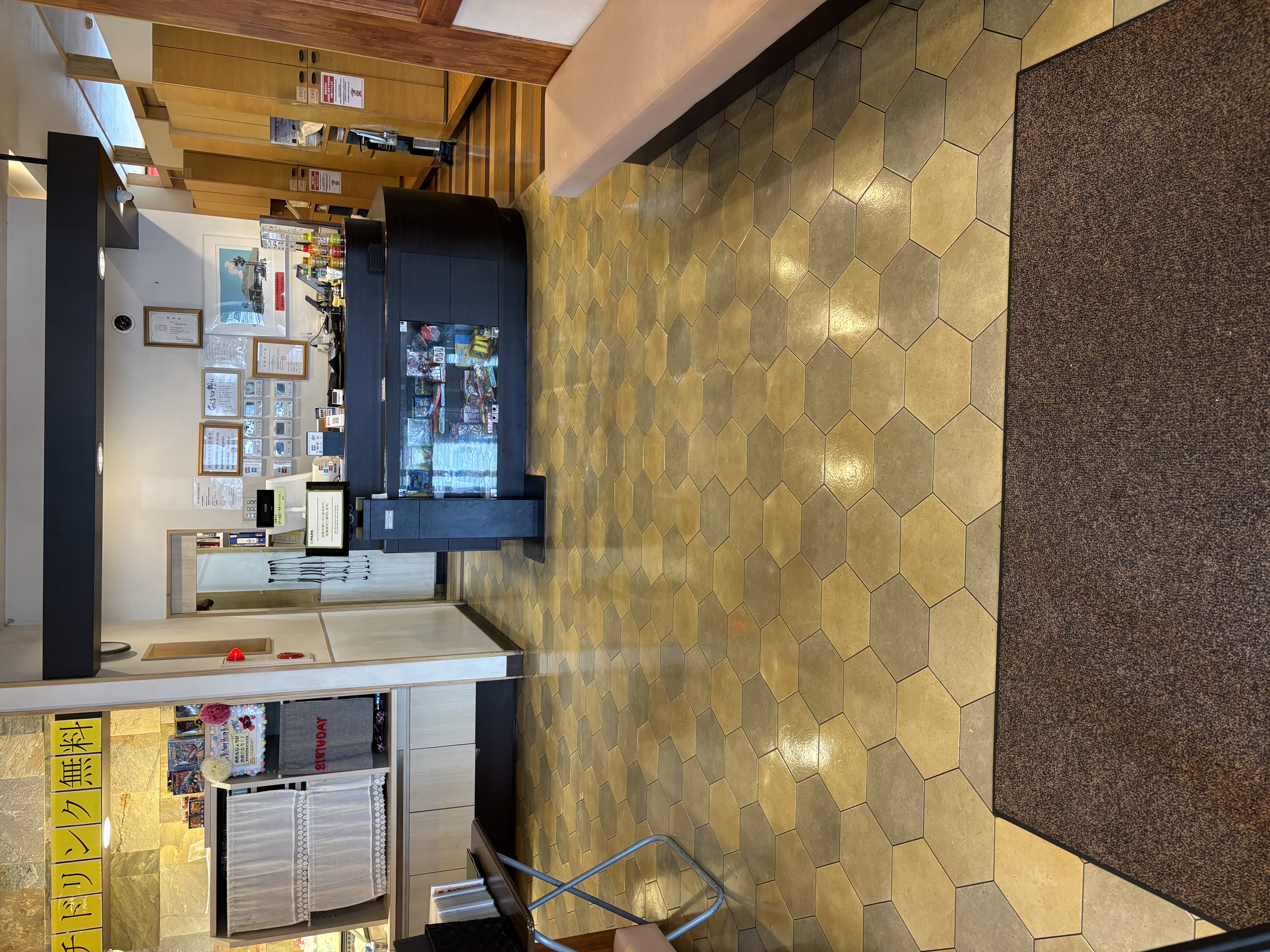 入店すると案内してくださいます