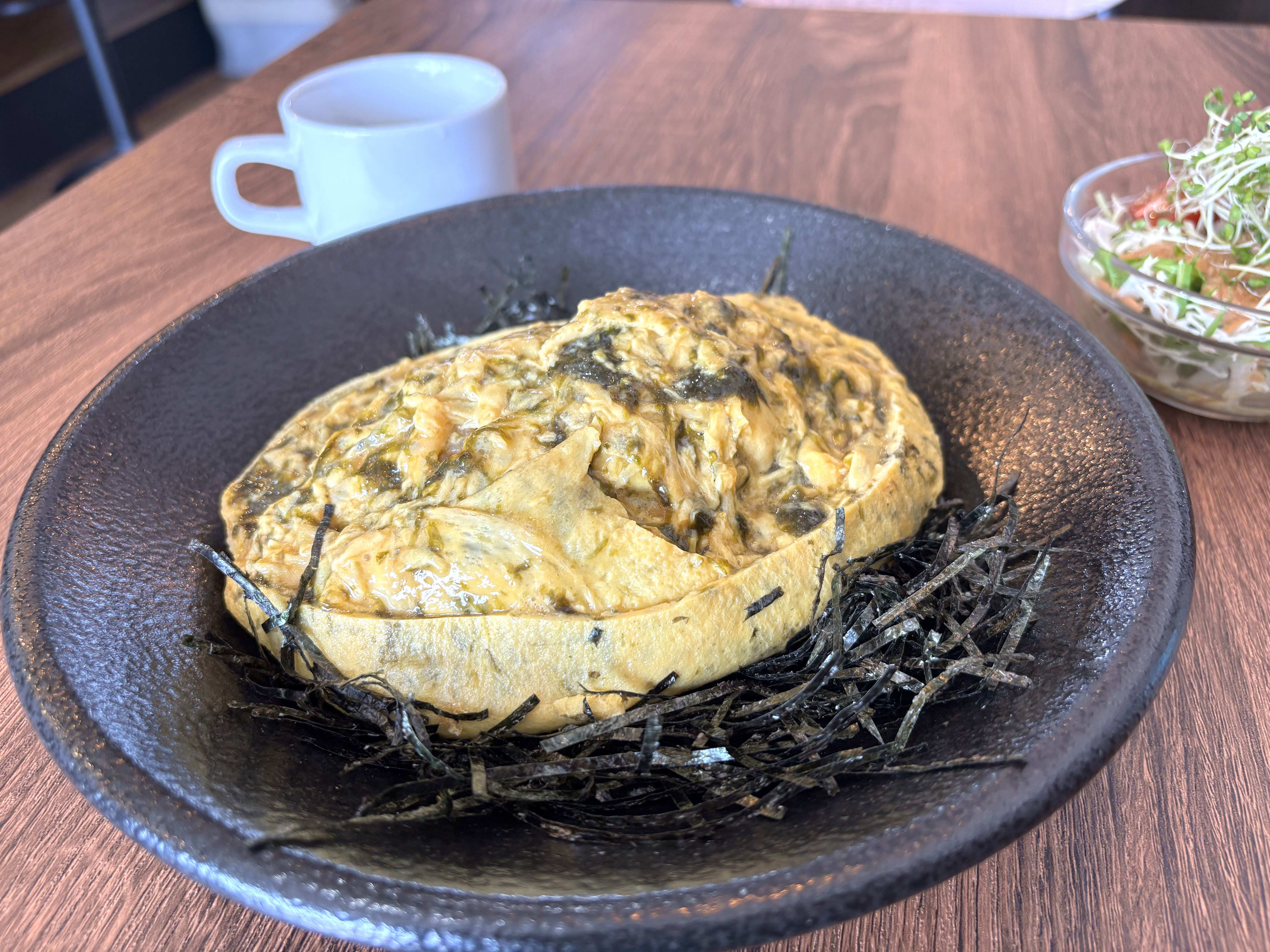 とろとろ卵とたっぷりの海苔が相性抜群！