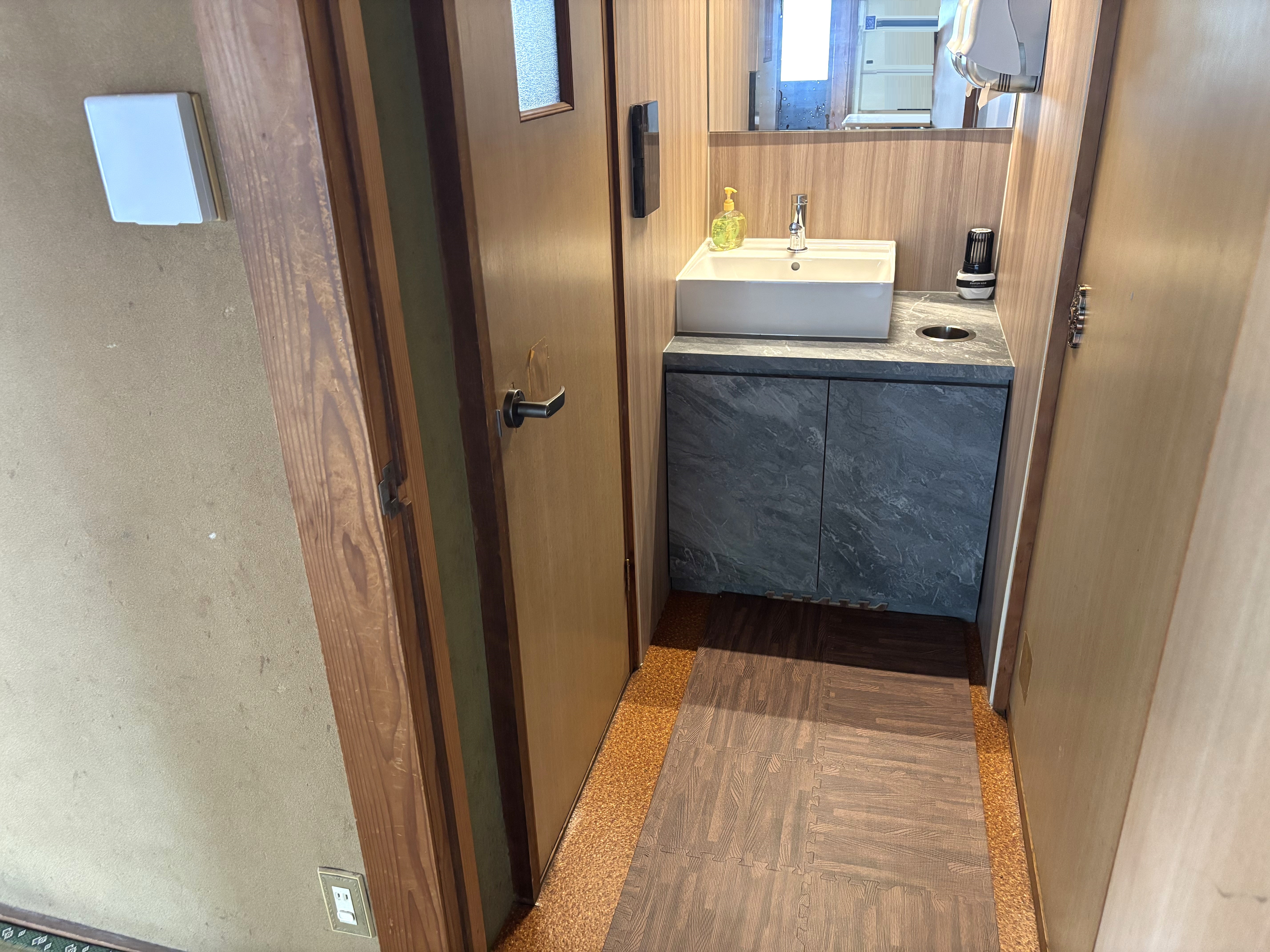 2階洋式トイレ出入口