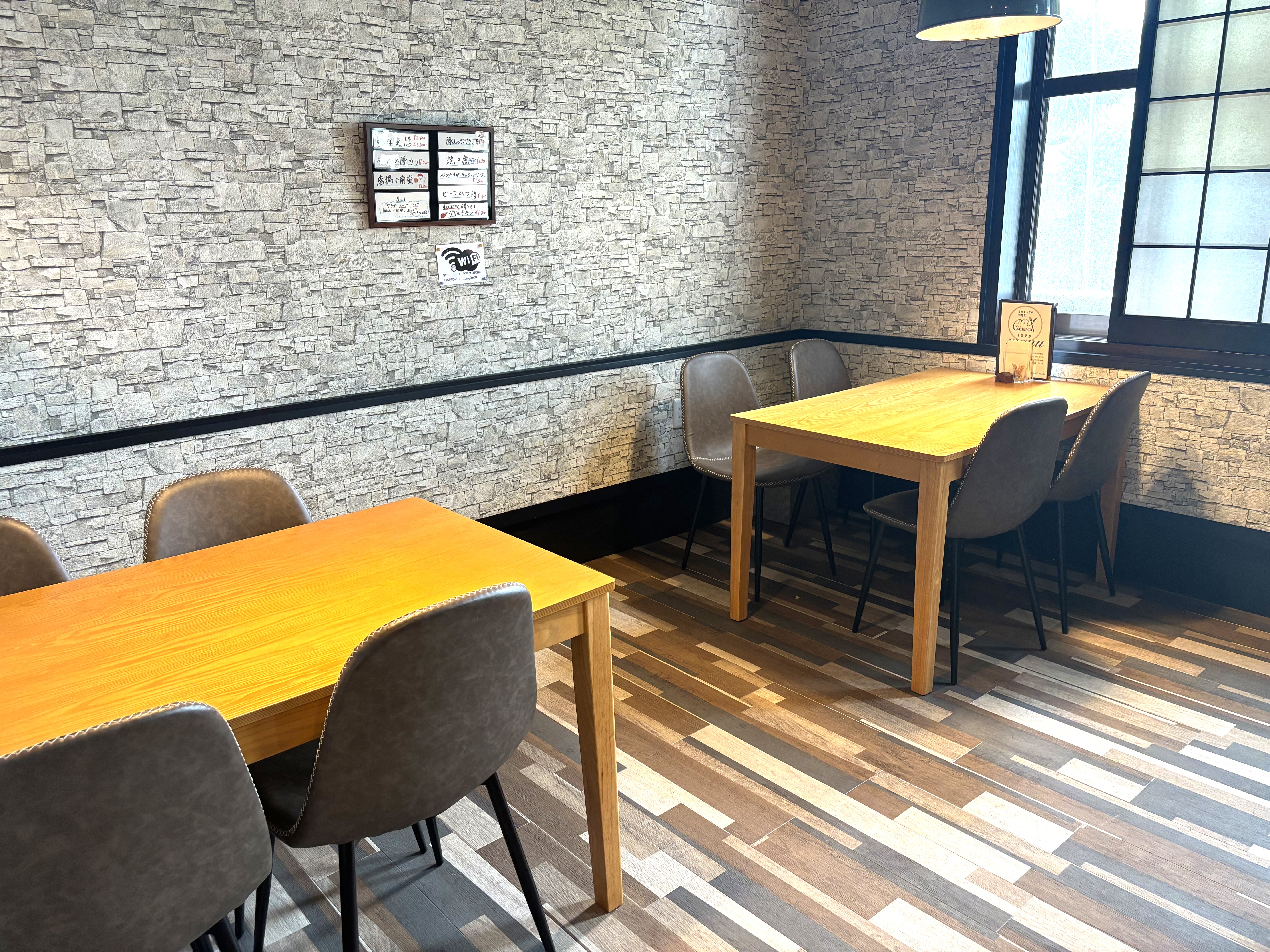 店内奥テーブル席