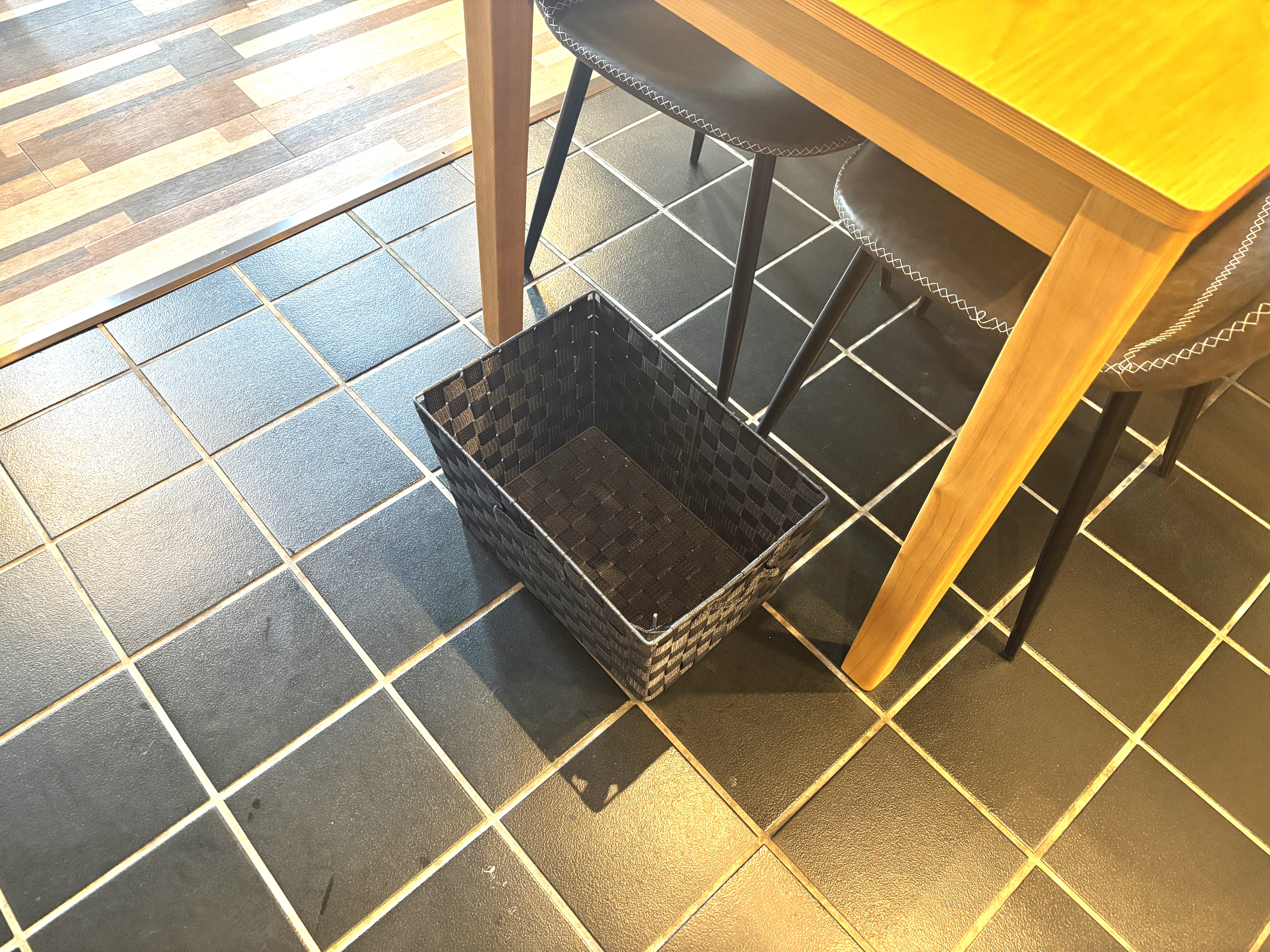 お荷物置きかご