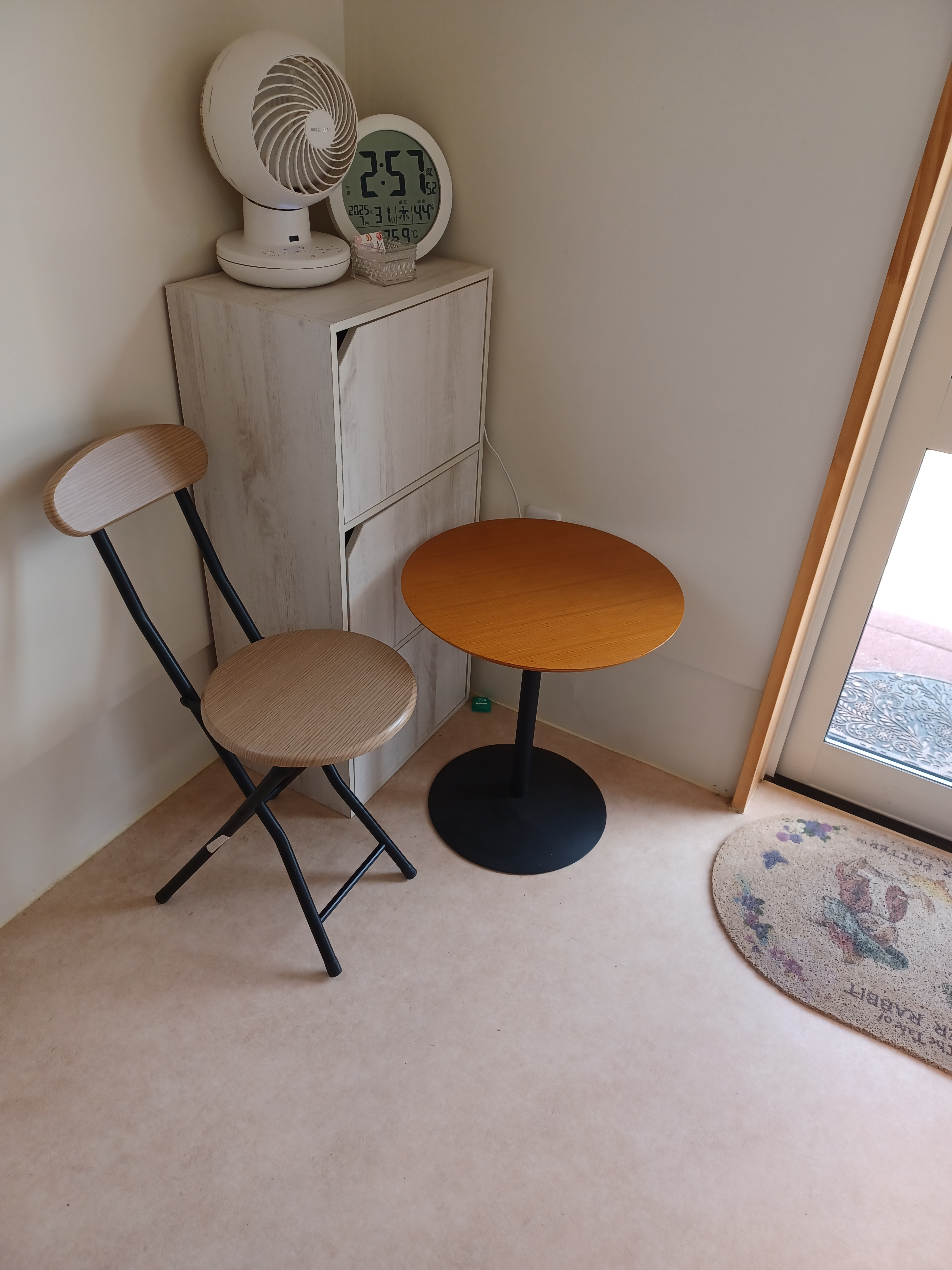 店内にも机といすがあります(イートインスペースではありません)