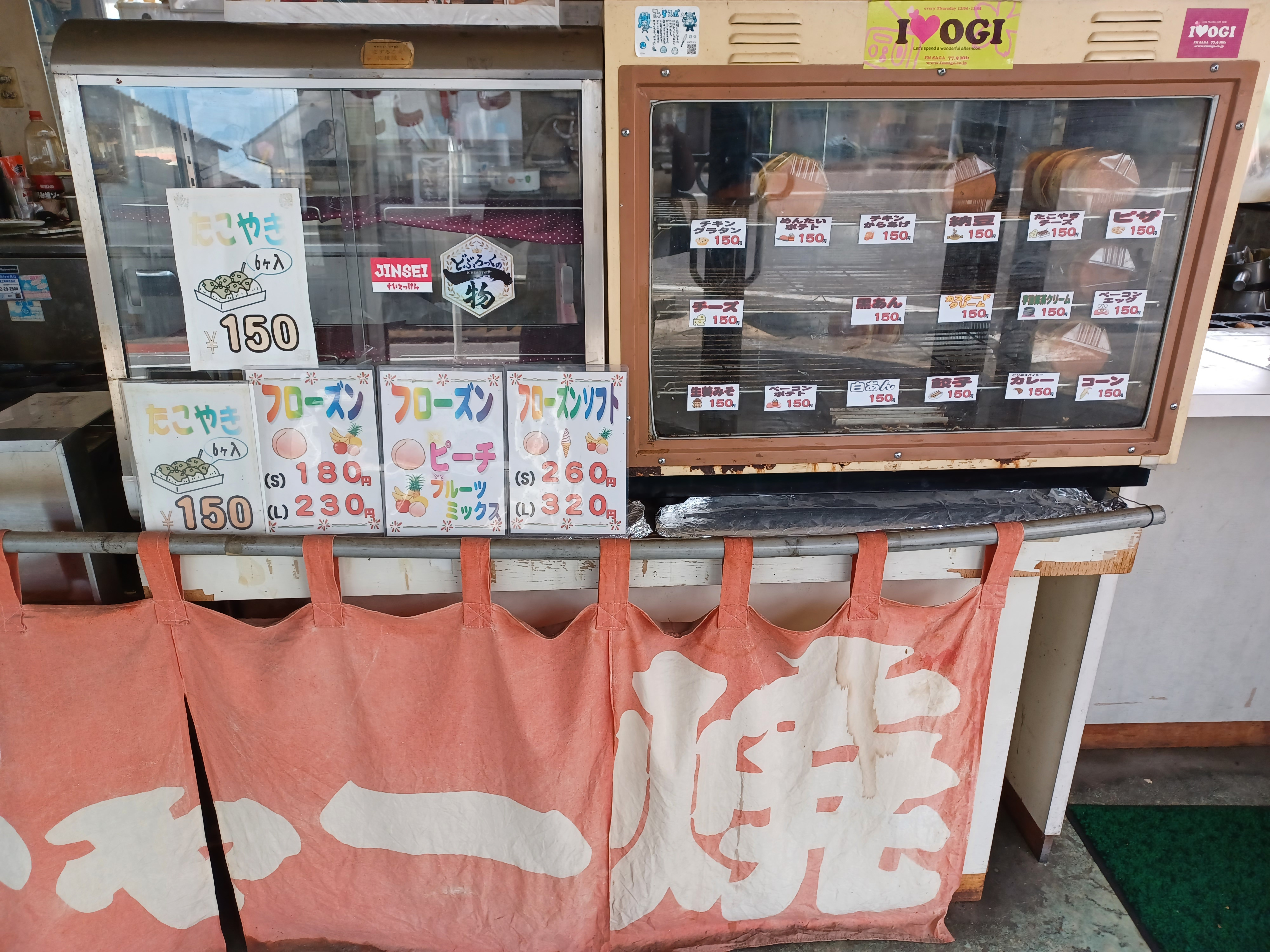 たこ焼きやフローズン（季節商品）も販売しています