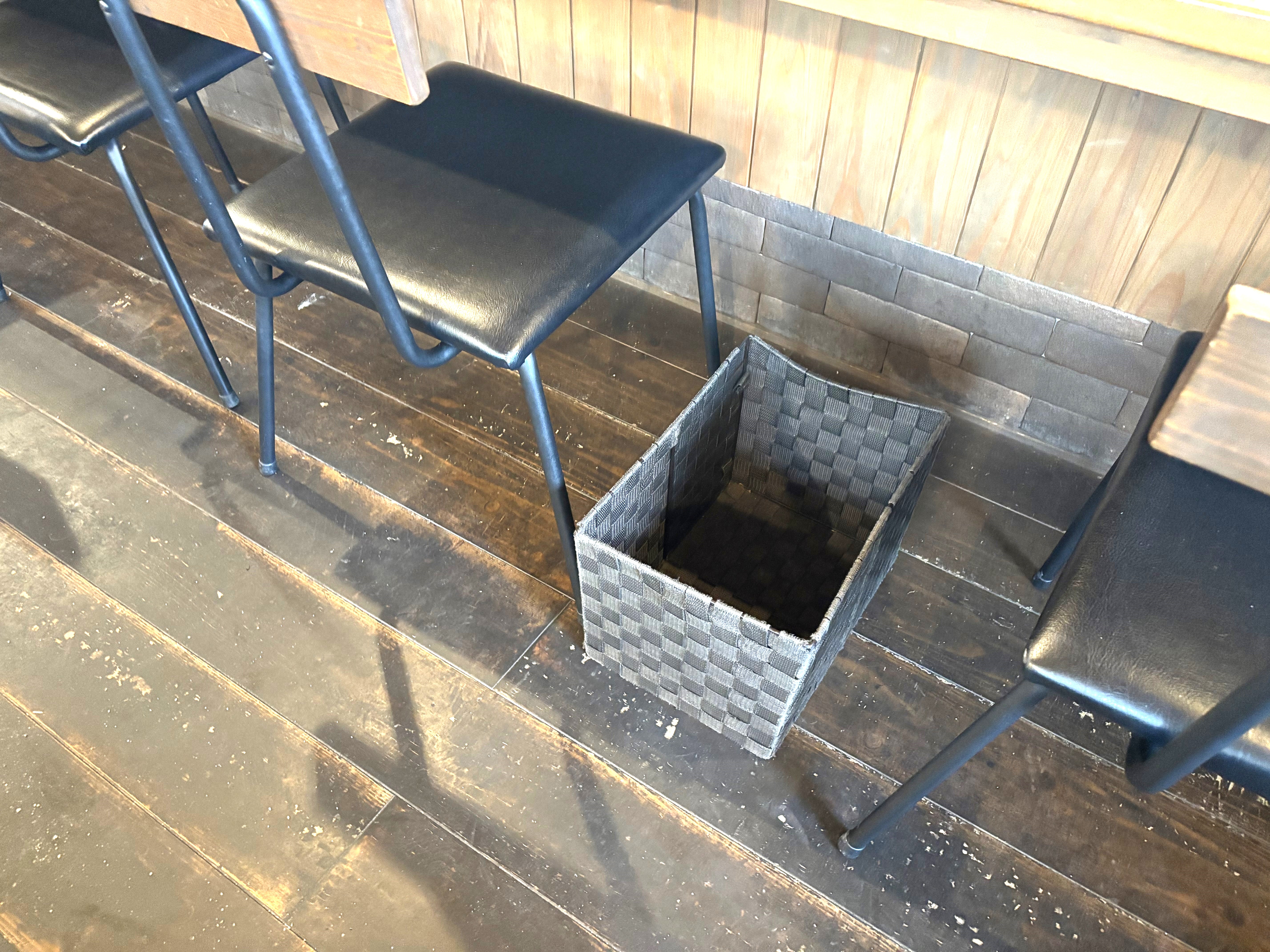 お荷物起きのかご