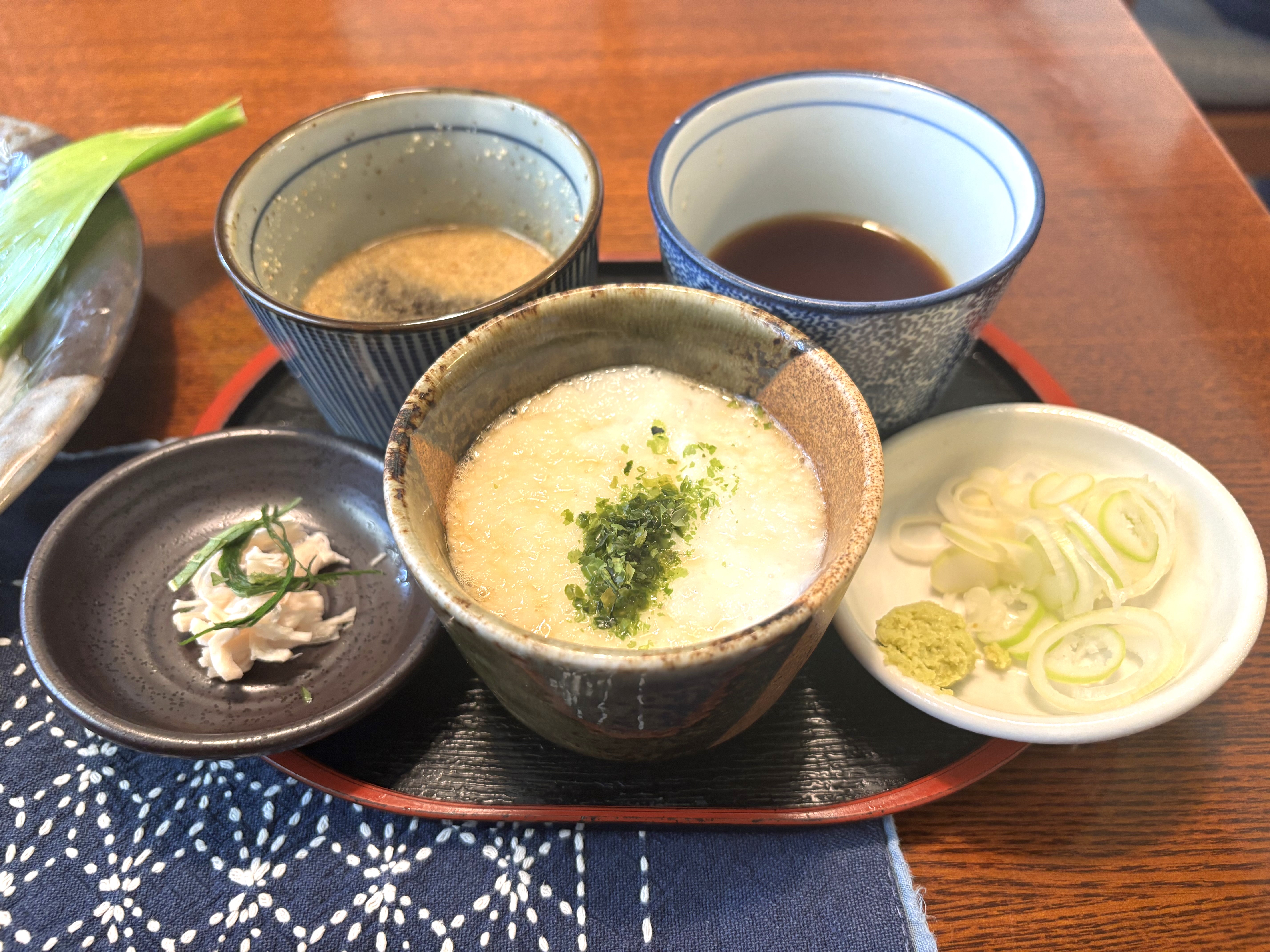 たからいランチには3種類のつゆがついています