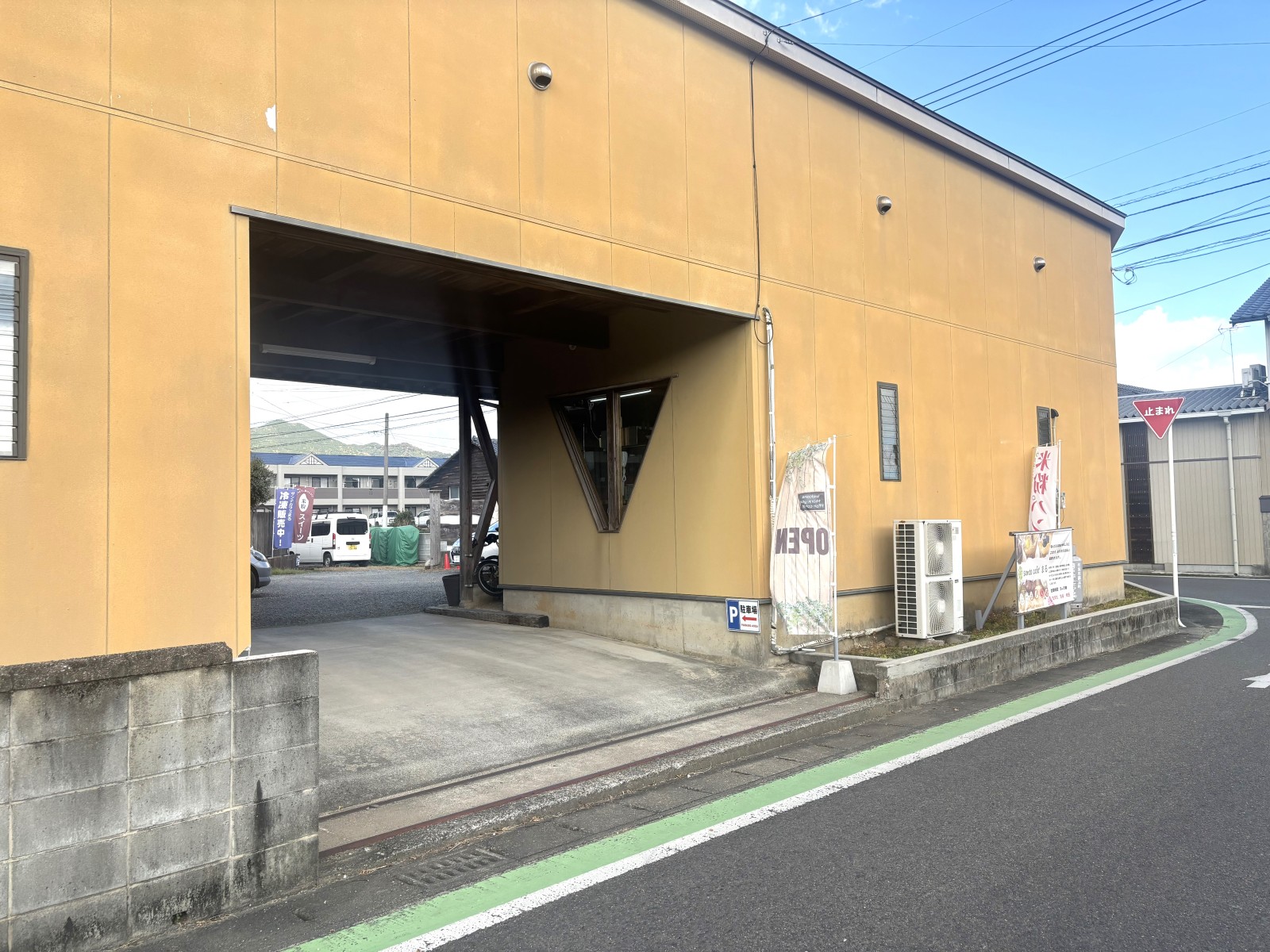 南側からの通路