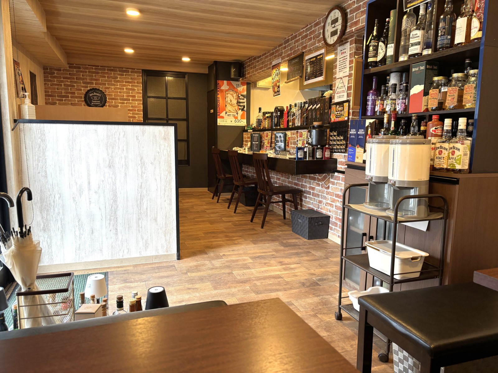 落ち着いた雰囲気の店内