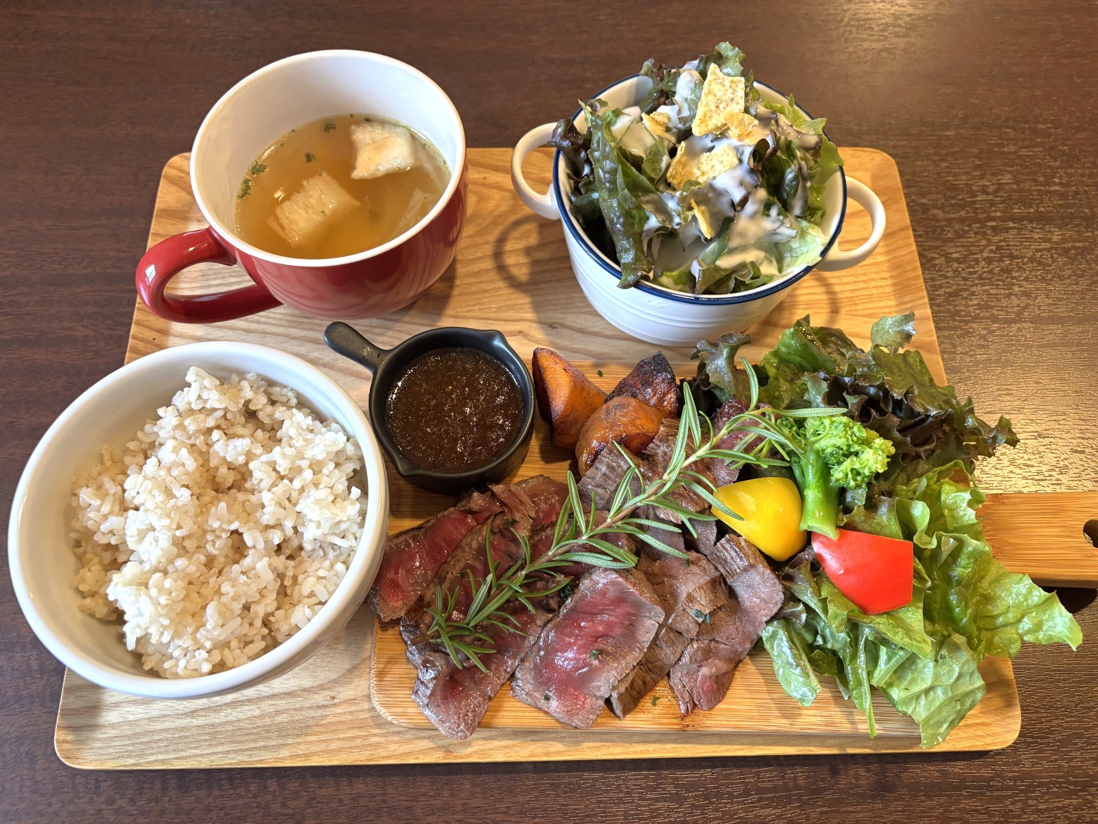 ボリューム満点！ビフテキランチ