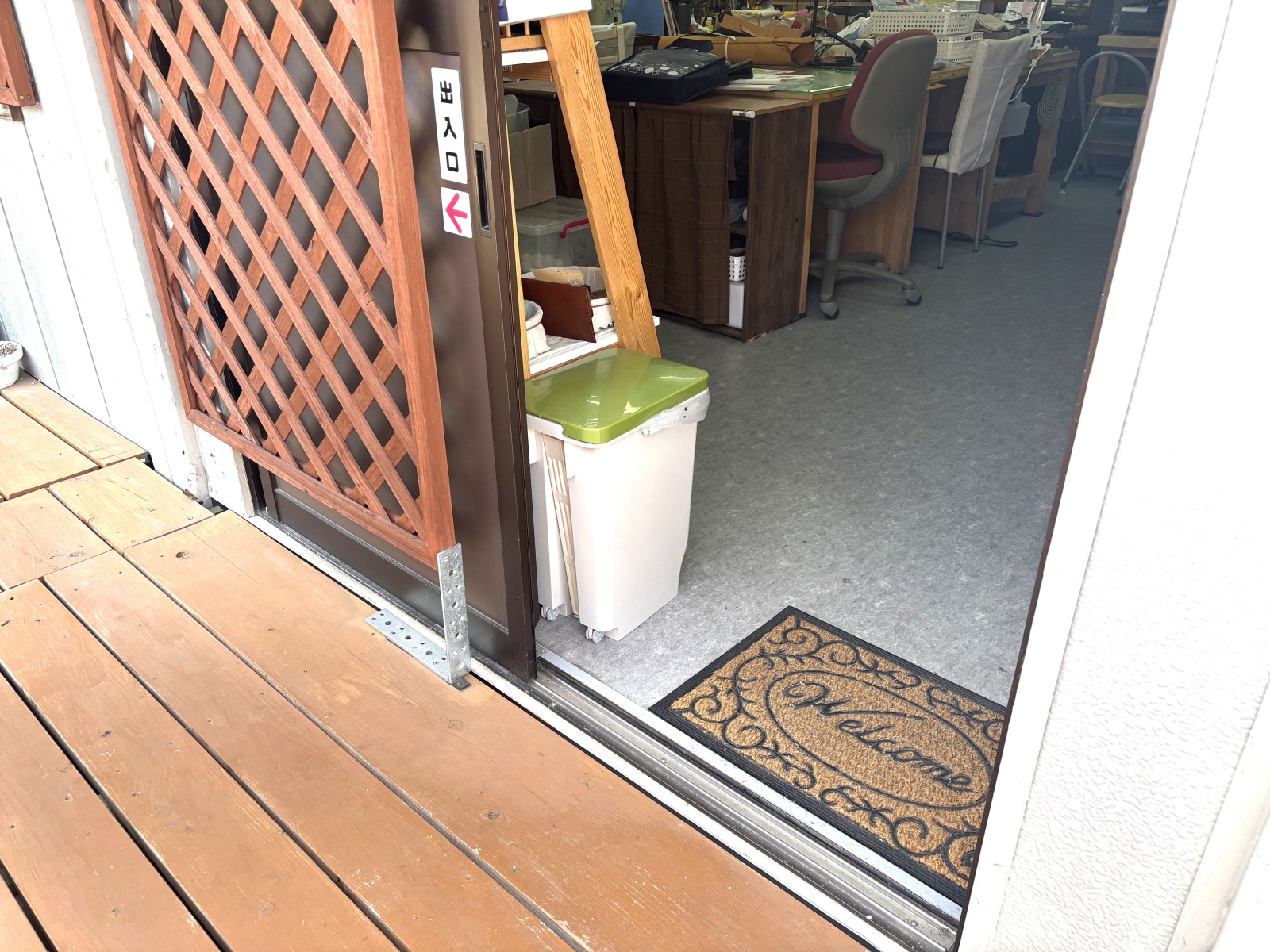 手動の引き戸です