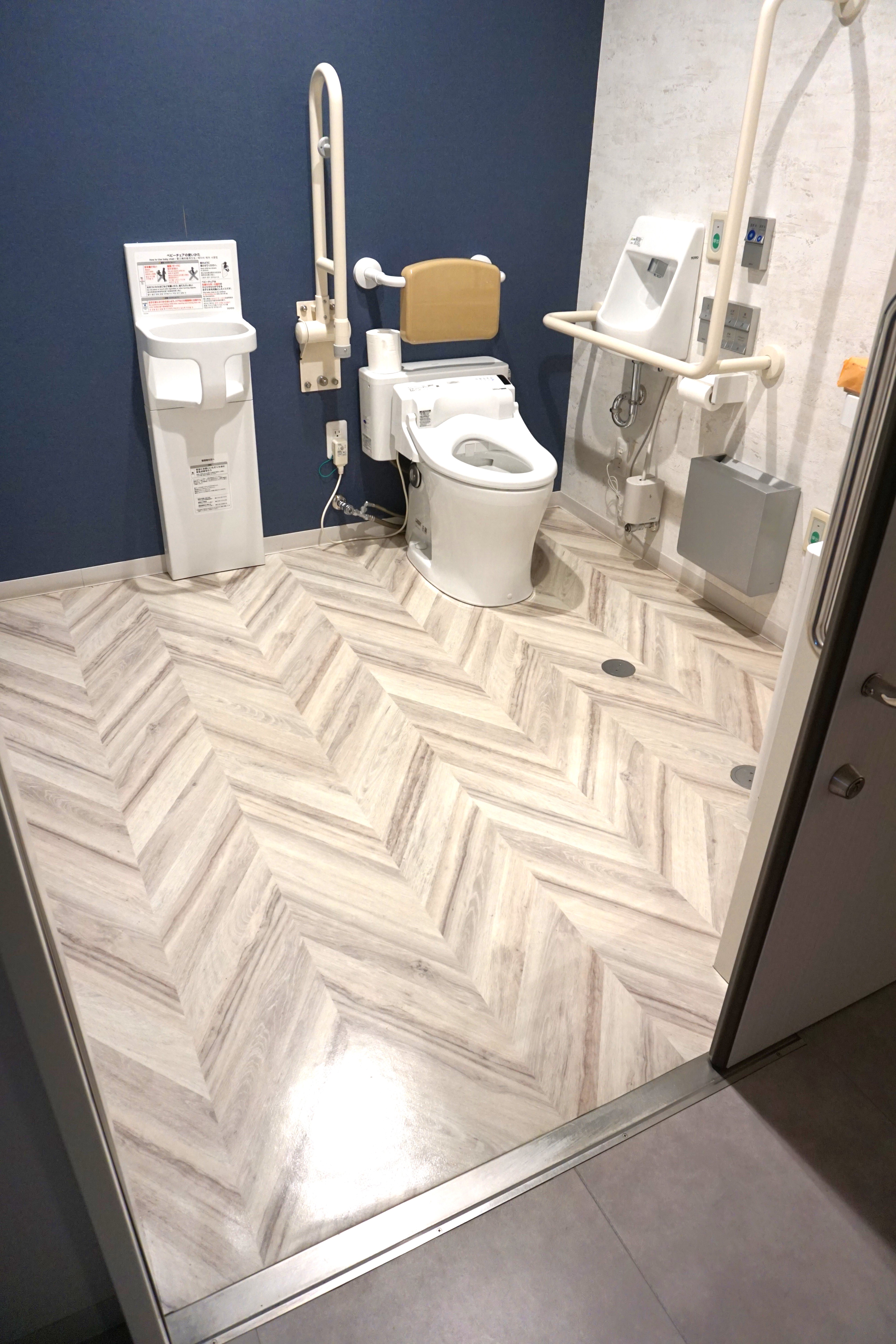バリアフリートイレ内